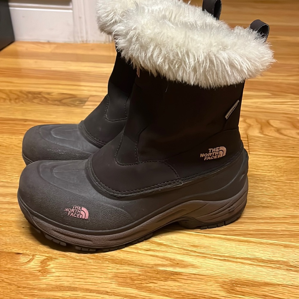 The North Face boots in great condition!